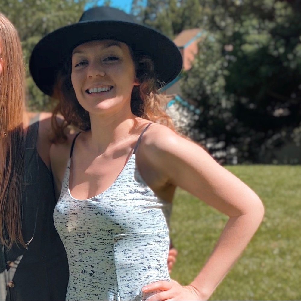 Meet your Posher, Kayla